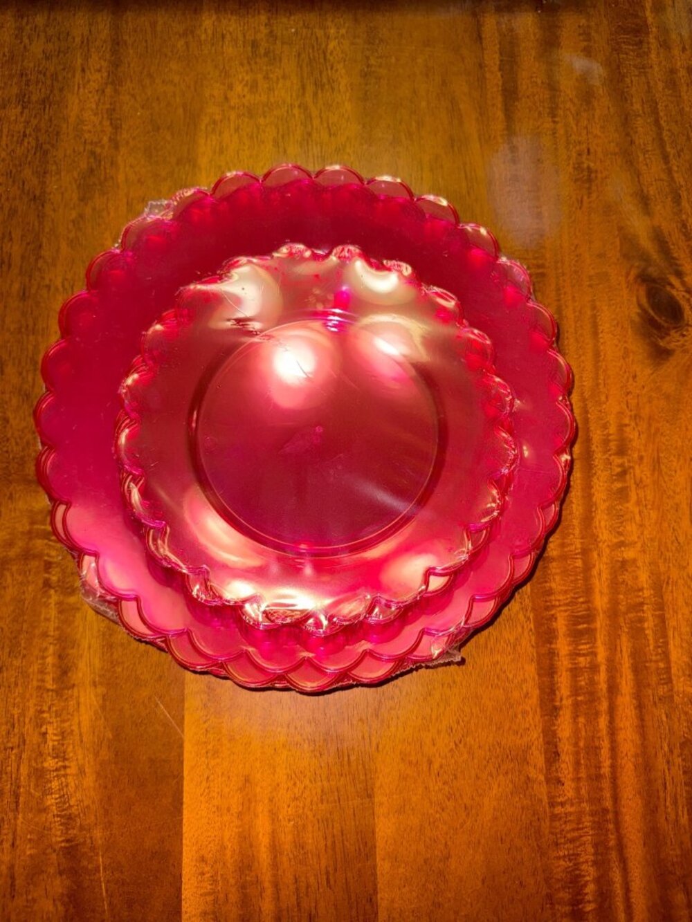 Scalloped Red Plastic Plates Set Of 16 For Elegant Dining Durable And Reusable